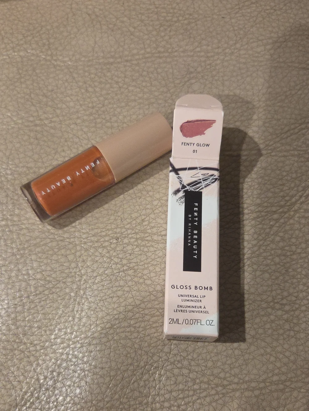 Fenty Beauty Gloss Bomb Universal Lip Luminizer Warm Copper Shine FENTY GLOW 2ML